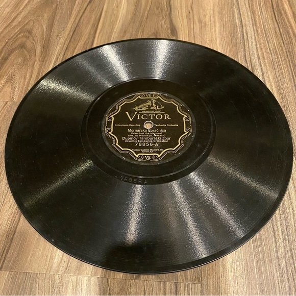 Mornarska Koračnica / Pogledaj Me Nevjernice Record Vinyl (78856) Victor - Picture 1 of 4